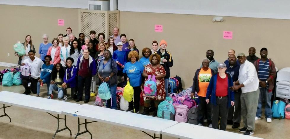 Christmas_Backpacks_Volunteering